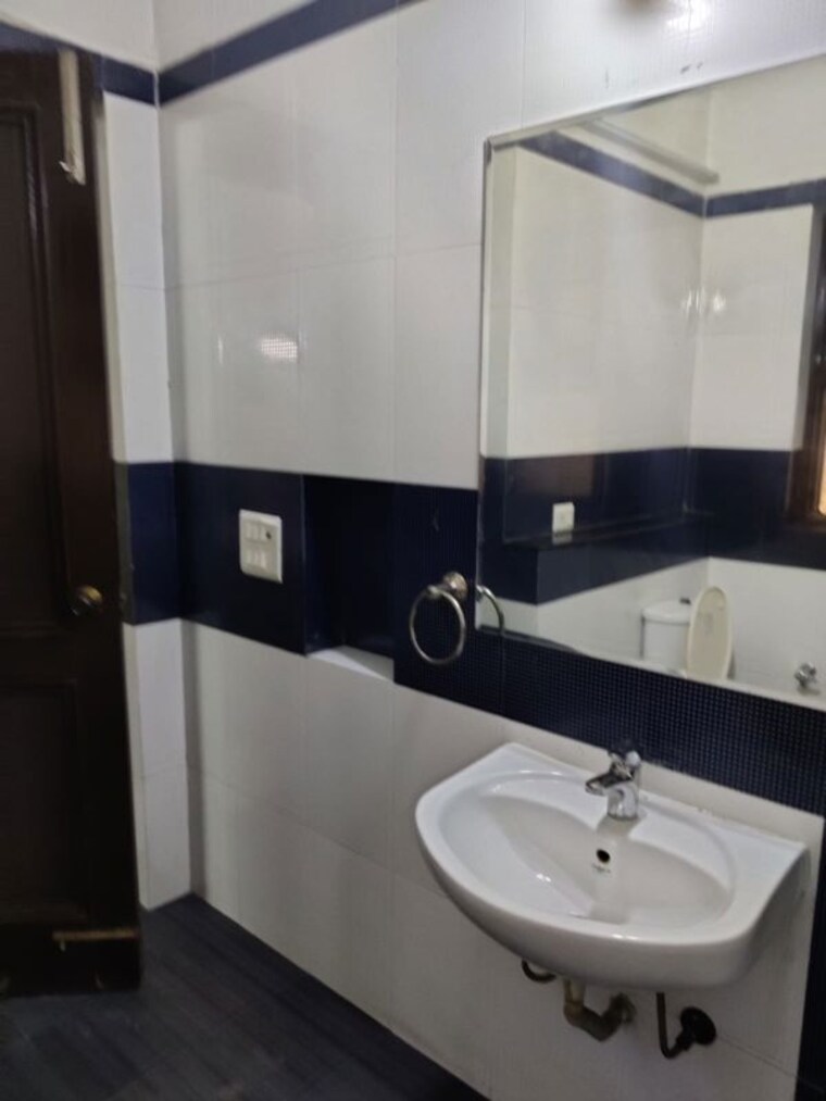 Kitchen, omaxe-royal-residency 4 Bedroom 1999 Sq.Ft. Apartment In Sector 44 Noida 10696454