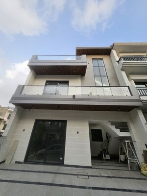 1 BHK Builder Floor For Rent in Aerocity