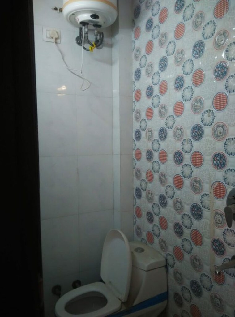 Bathroom, chattarpur 2 Bedroom 850 Sq.Ft. Builder Floor In Chattarpur Delhi 10696534