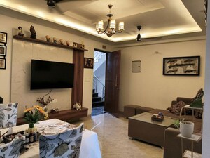 Team Area in 3 BHK Builder Floor at Sector 14 – for Rent