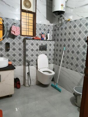 Team Area in 3 BHK Builder Floor at Sector 14 – for Rent