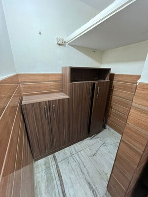 Furnished Amenities in 1 BHK Builder Floor at Mayur Vihar – for Rent
