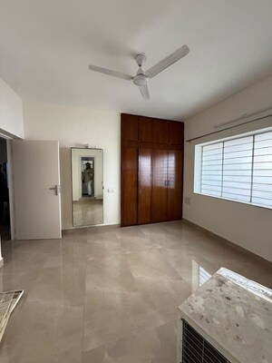 Room in 3 BHK Apartment at Godrej South Estate Okhla, Okhla – for Rent