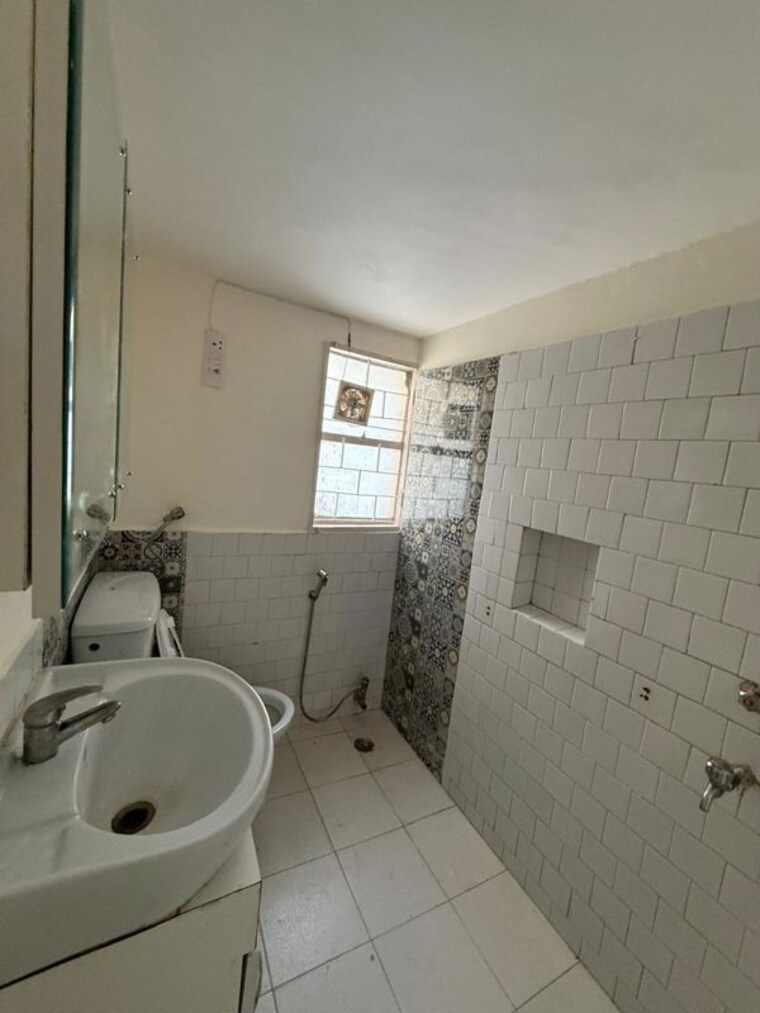 Bathroom, godrej-south-estate-okhla 3 Bedroom 1650 Sq.Ft. Apartment In Okhla Delhi 10696649