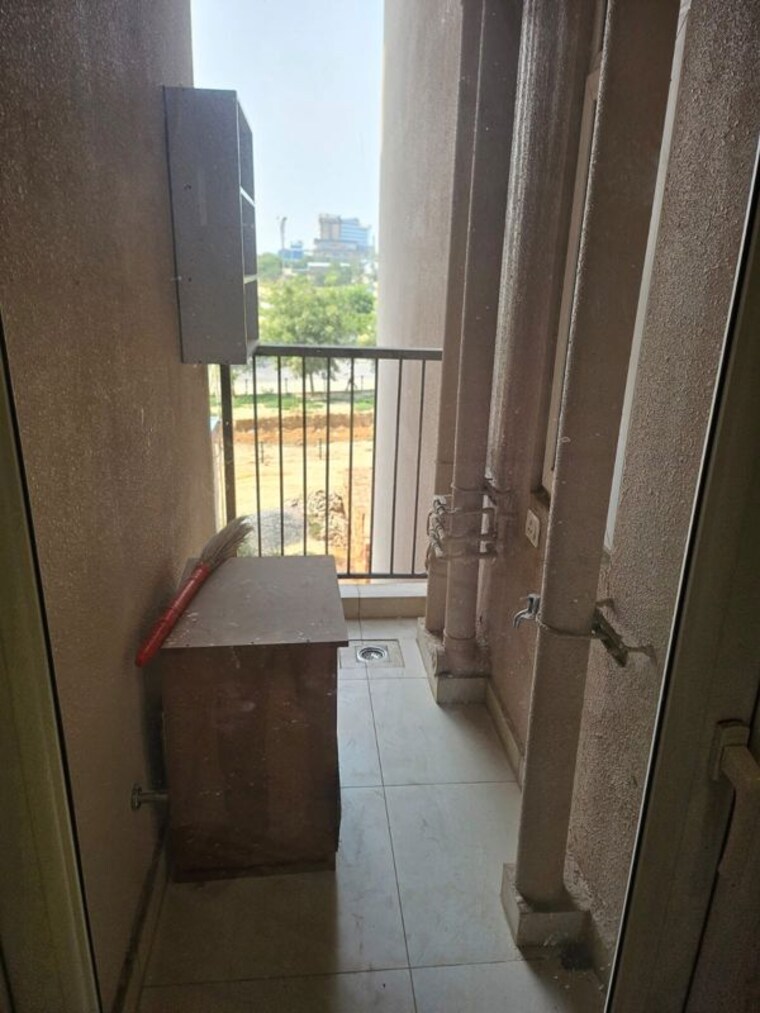 Balcony, dlf-gardencity-enclave 3.5 Bedroom 1650 Sq.Ft. Apartment In Sector 93 Gurgaon 10696651