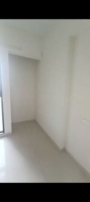 Room in 1.5 BHK Apartment at Lodha Casa Maxima, Mira Road – for Sale