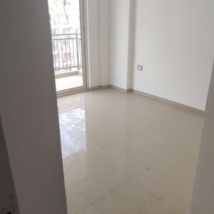 Room in 2 BHK Apartment at Signature Global Signum 37D, Sector 37d – for Rent