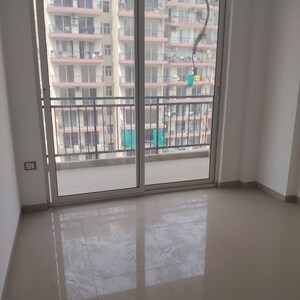 Room in 2 BHK Apartment at Signature Global Signum 37D, Sector 37d – for Rent