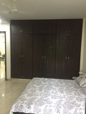 Room in 2 BHK Builder Floor at Nehru Enclave – for Rent