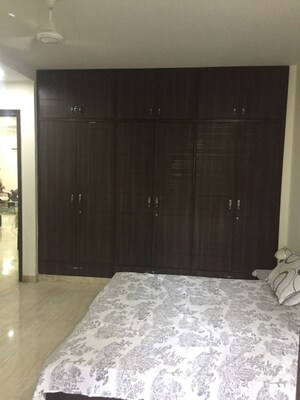 Room in 2 BHK Builder Floor at Nehru Enclave – for Rent
