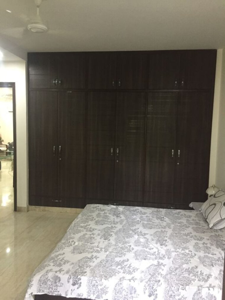 Room, nehru enclave 2 Bedroom 200 Sq.Yd. Builder Floor In Nehru Enclave Delhi 10696736