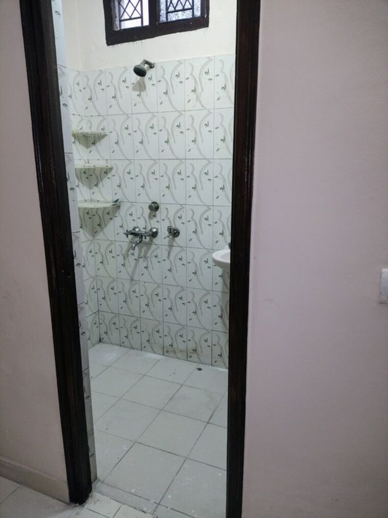 Bathroom, sector 9 3 Bedroom 2250 Sq.Ft. Builder Floor In Sector 9 Gurgaon 10684191