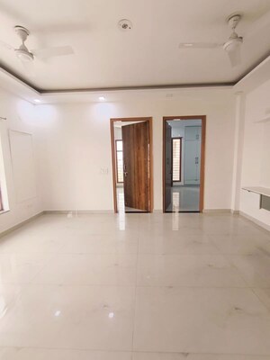 Room in 3 BHK Builder Floor at Sector 4 – for Rent