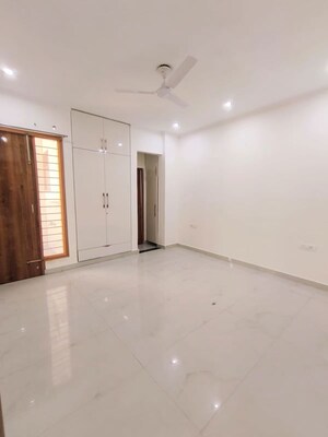 Room in 3 BHK Builder Floor at Sector 4 – for Rent