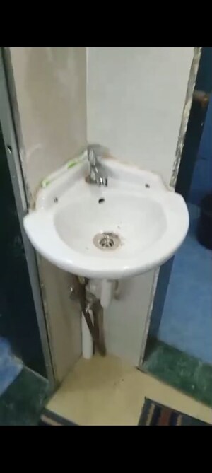 Bathroom in 1 BHK Apartment at Ghatkopar East – for Rent