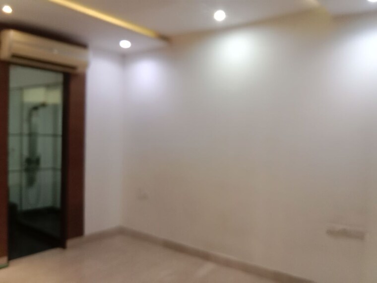 Room, greater kailash ii 3 Bedroom 250 Sq.Yd. Builder Floor In Greater Kailash ii Delhi 10696918