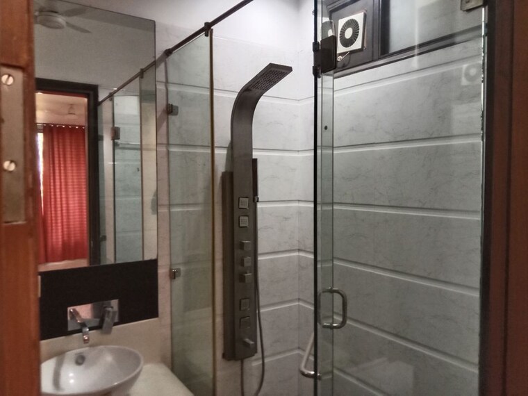 Bathroom, greater kailash ii 3 Bedroom 250 Sq.Yd. Builder Floor In Greater Kailash ii Delhi 10696918