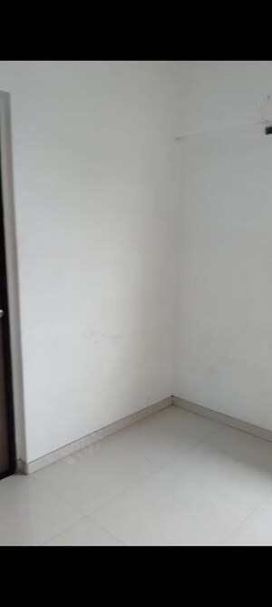 Room in 1.5 BHK Apartment at Pant Nagar – for Rent