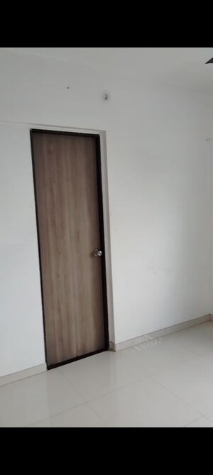 Room in 1.5 BHK Apartment at Pant Nagar – for Rent