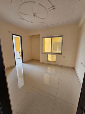 Room in 3 BHK Apartment at Neelkanth Dreamz, Raebareli Road – for Sale