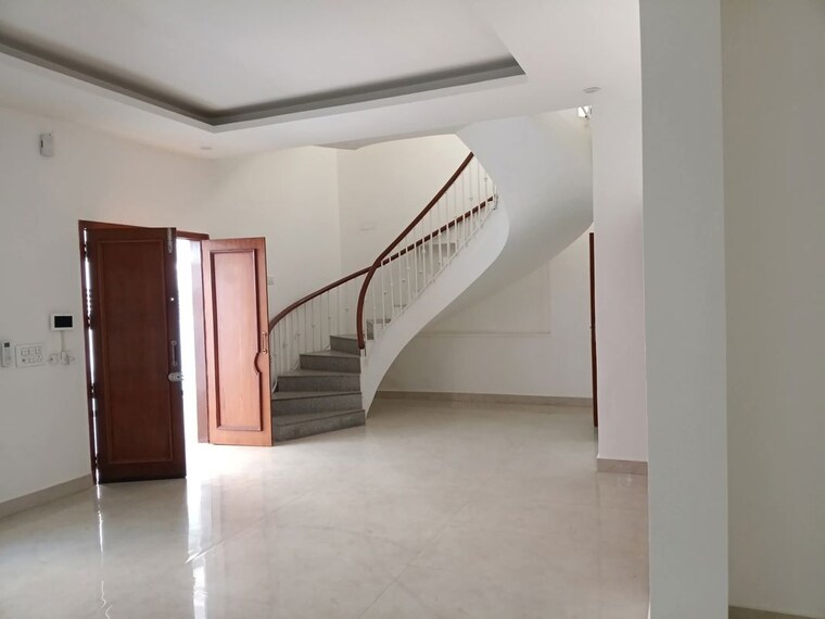 Room, kailash colony Commercial Office Space 3600 Sq.Ft. In Kailash Colony Delhi 10696926