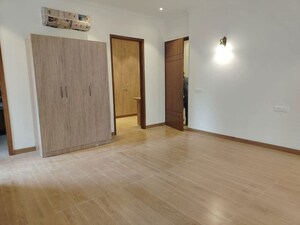  Office Space For Sale in Kailash Colony