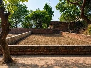  Plot For Sale in Dayal Bagh