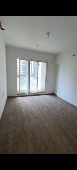 Room in 2 BHK Apartment at Sheth Avalon, Laxmi Nagar – for Sale