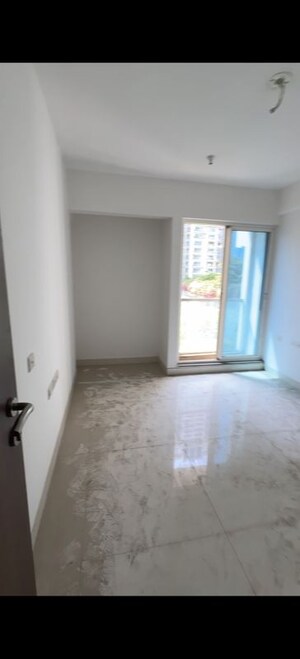 Room in 2 BHK Apartment at Sheth Avalon, Laxmi Nagar – for Sale