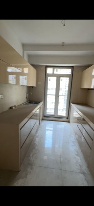 Room in 2 BHK Apartment at Sheth Avalon, Laxmi Nagar – for Sale
