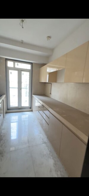 Room in 2 BHK Apartment at Sheth Avalon, Laxmi Nagar – for Sale