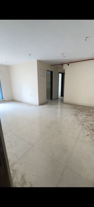 Room in 2 BHK Apartment at Sheth Avalon, Laxmi Nagar – for Sale