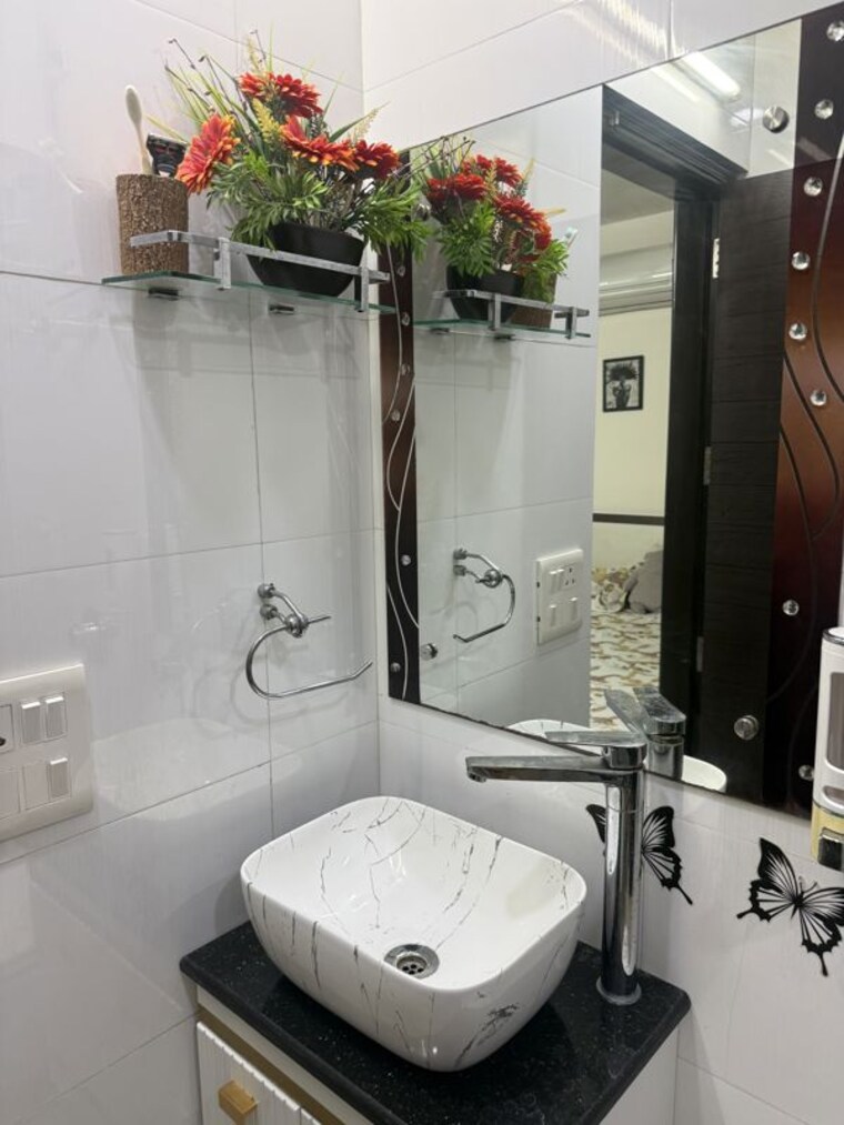 Bathroom, ashok vihar 4 Bedroom 1700 Sq.Ft. Builder Floor In Ashok Vihar Delhi 10696975