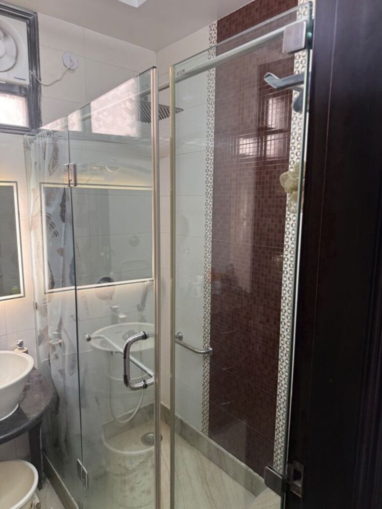 Bathroom, ashok vihar 4 Bedroom 1700 Sq.Ft. Builder Floor In Ashok Vihar Delhi 10696975