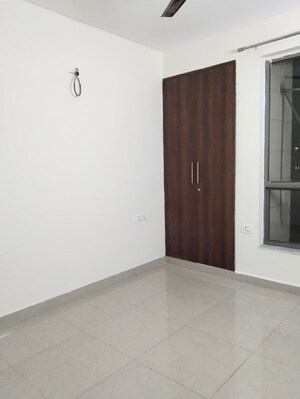 Room in 2 BHK Apartment at Unitech Uniworld Gardens 2, Sector 47 – for Rent
