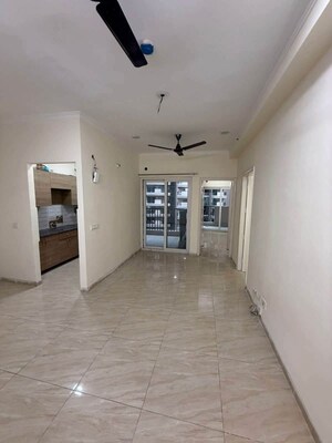 Room in 2 BHK Apartment at Gaur City 2 - 14th Avenue, Sector 16c Greater Noida – for Rent