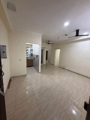 Room in 2 BHK Apartment at Gaur City 2 - 14th Avenue, Sector 16c Greater Noida – for Rent