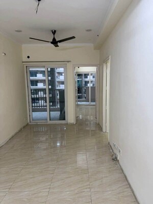 Room in 2 BHK Apartment at Gaur City 2 - 14th Avenue, Sector 16c Greater Noida – for Rent