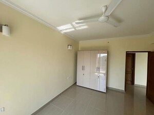 Room in 3 BHK Apartment at Omaxe The Resort, South Mullanpur – for Rent