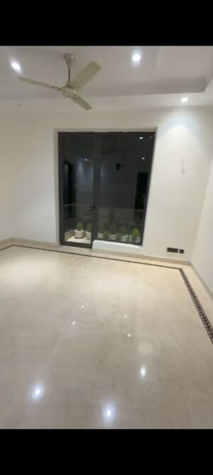 Room in 3 BHK Builder Floor at RWA Apartments Sector 19, Sector 19 – for Rent
