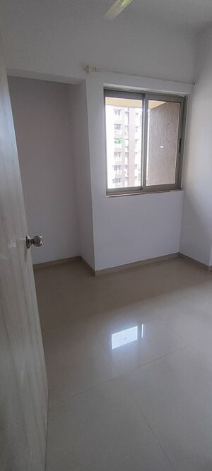 Room in 1.5 BHK Apartment at Lodha Casa Rio, Dombivli East – for Sale