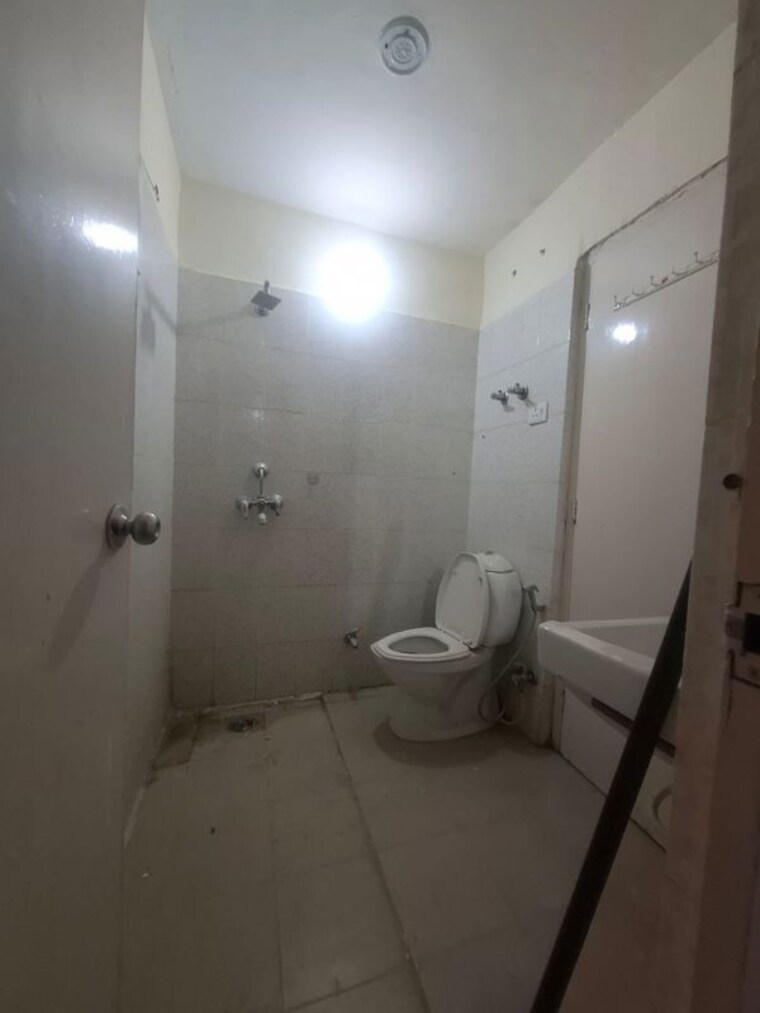 Bathroom, vipul-greens 4 Bedroom 2200 Sq.Ft. Apartment In Sector 48 Gurgaon 10697079