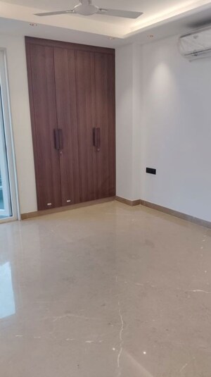 Room in 3 BHK Builder Floor at Greater Kailash I – for Rent