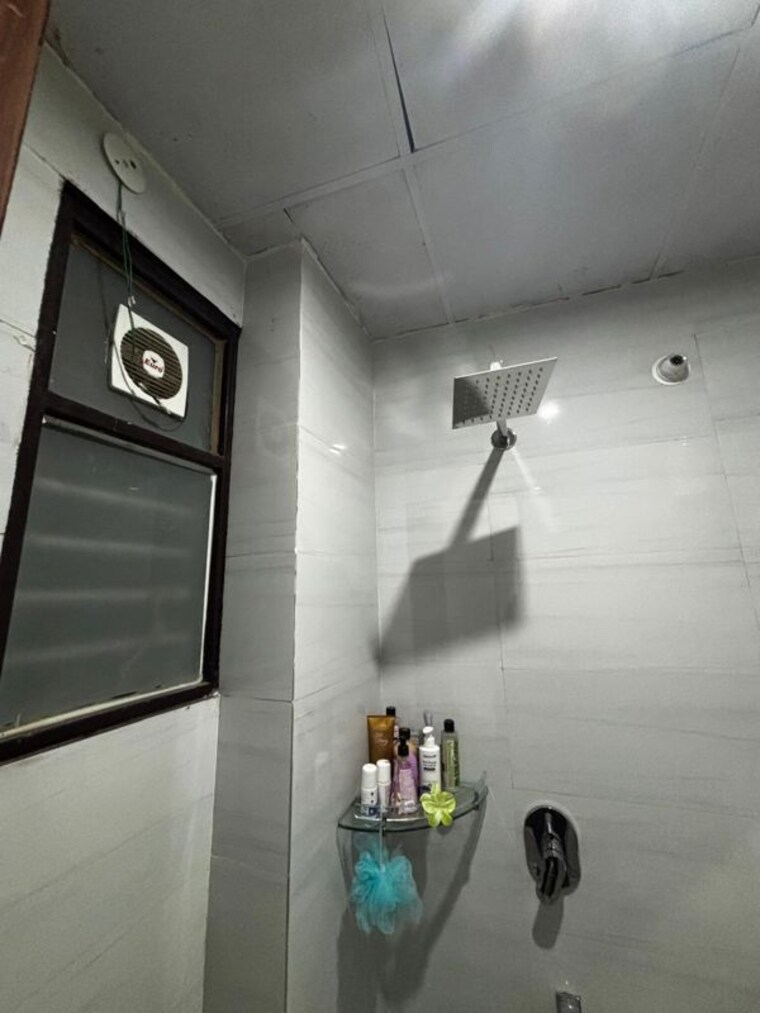 Bathroom, sector 52 3 Bedroom 2600 Sq.Ft. Builder Floor In Sector 52 Gurgaon 10697143