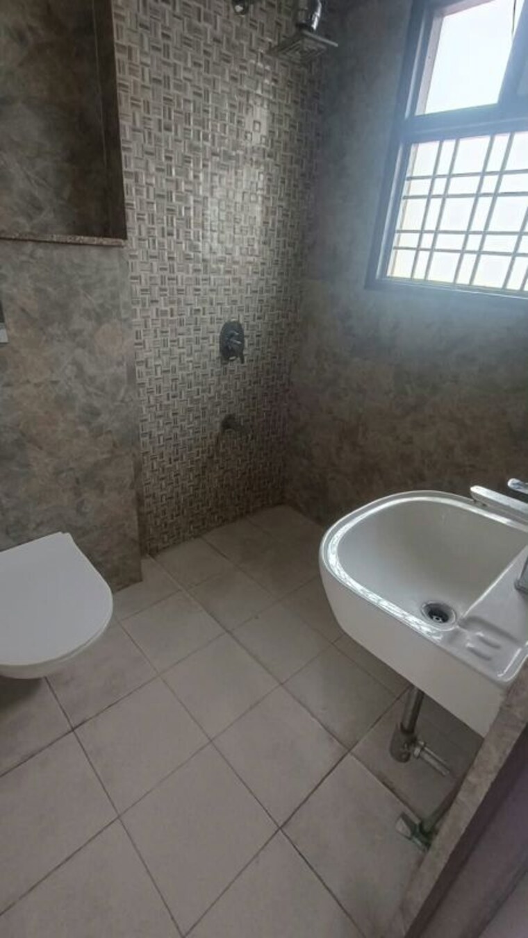 Bathroom, sector 52 3 Bedroom 2200 Sq.Ft. Builder Floor In Sector 52 Gurgaon 10697179