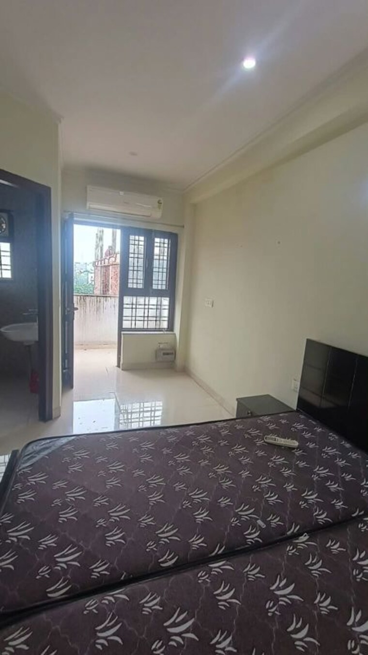 Bedroom, sector 52 3 Bedroom 2200 Sq.Ft. Builder Floor In Sector 52 Gurgaon 10697179