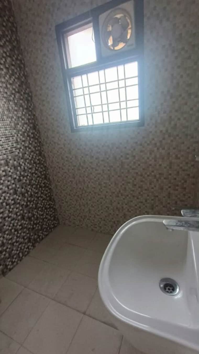 Bathroom, sector 52 3 Bedroom 2200 Sq.Ft. Builder Floor In Sector 52 Gurgaon 10697179