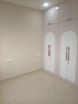 Room in 3 BHK Apartment at Aurobindo The Regent, Kondapur – for Rent