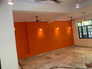 Bedroom in 4 BHK Apartment at Sector 40 – for Rent