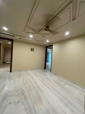 Room in 4 BHK Apartment at DLF The Pinnacle, Dlf Phase V – for Sale